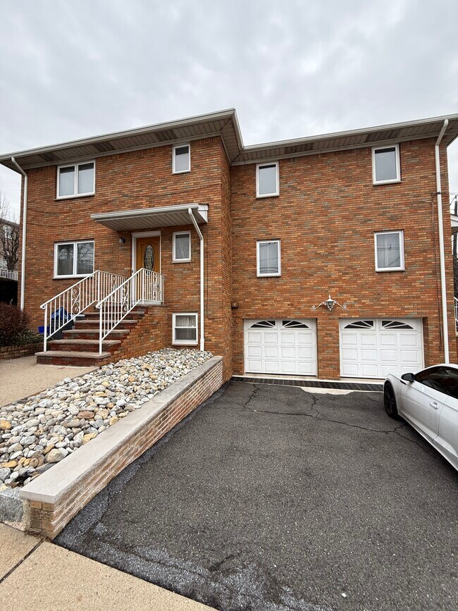 447 Central Blvd, Unit 2 in Fort Lee, NJ - Building Photo - Building Photo