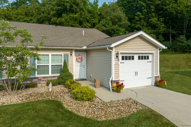 Redwood Newark in Newark, OH - Building Photo - Building Photo