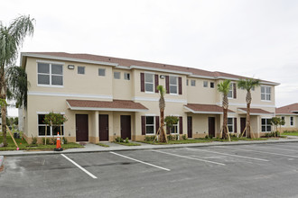 Mirage Bay Luxury Apartments in Ft. Myers, FL - Building Photo - Building Photo