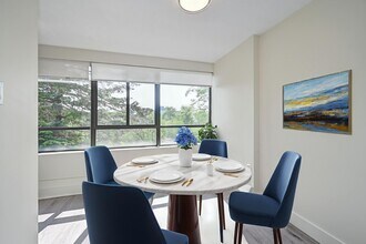 Westheights Place in Kitchener, ON - Building Photo - Building Photo