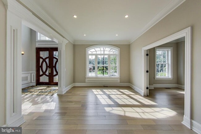 3104 Sleepy Hollow Rd in Falls Church, VA - Building Photo - Building Photo