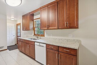 3705 Colorado Ave S in Minneapolis, MN - Foto de edificio - Building Photo