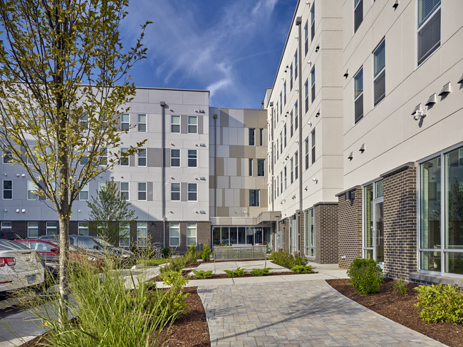 Meriden Commons in Meriden, CT - Foto de edificio - Building Photo