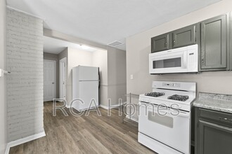 3836 E Michigan St in Indianapolis, IN - Building Photo - Building Photo