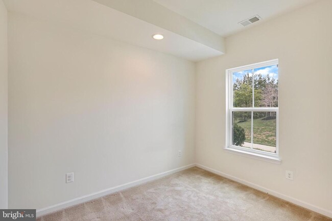 41755 McMonagle Square in Aldie, VA - Foto de edificio - Building Photo