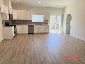 8409 Frankie Lou St in Bakersfield, CA - Building Photo - Building Photo