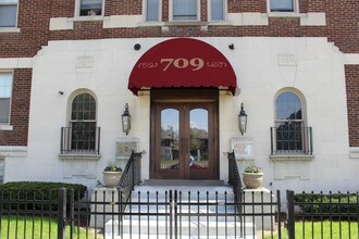 Hazelwood Manor in Detroit, MI - Foto de edificio - Building Photo