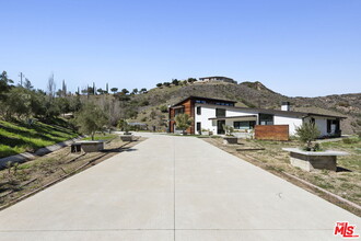 31830 Lobo Canyon Rd in Agoura Hills, CA - Building Photo - Building Photo