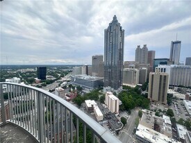 400 W Peachtree St NW in Atlanta, GA - Building Photo