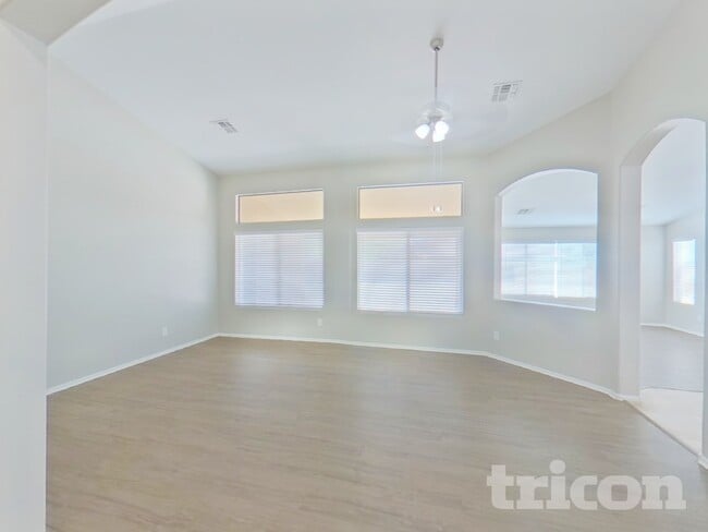 40907 W Robbins Dr in Maricopa, AZ - Foto de edificio - Building Photo