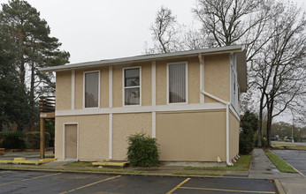 Acadian Manor in Lafayette, LA - Building Photo - Building Photo