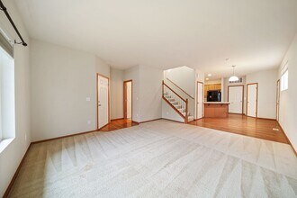 8705 Stockholm Ln NE in Lacey, WA - Foto de edificio - Building Photo