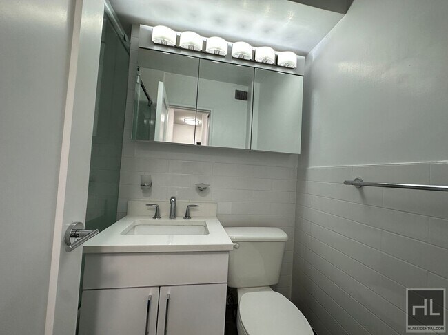 EAST 35 STREET in New York, NY - Building Photo - Building Photo