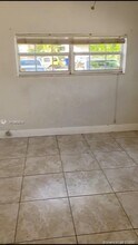 2970 NW 15th St-Unit -B in Miami, FL - Building Photo - Building Photo