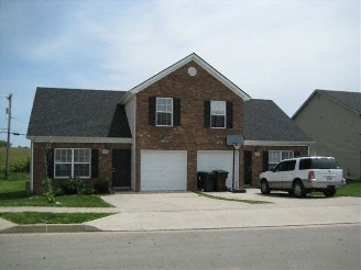 209-211 Elkchester Circle in Nicholasville, KY - Building Photo