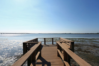 Grande Bay Apartments in Clearwater, FL - Building Photo - Building Photo