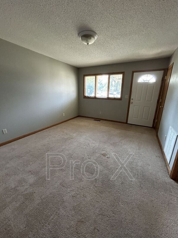 109 E Kansas St in Pittsburg, KS - Building Photo - Building Photo