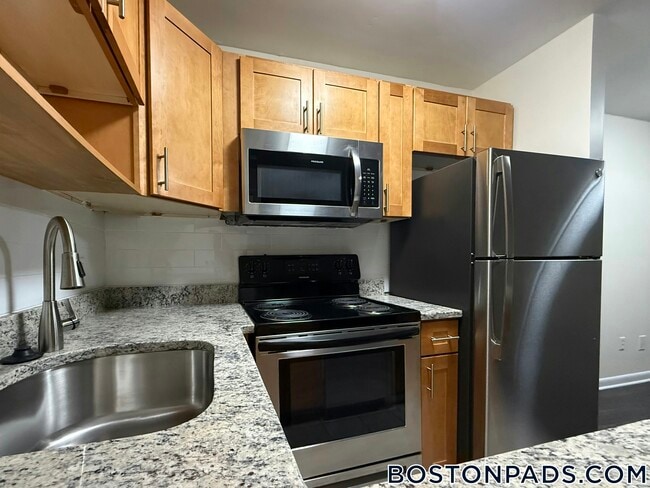 16 Westgate Dr in Woburn, MA - Building Photo - Building Photo