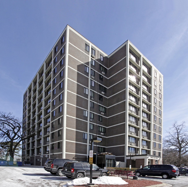 Central Park Towers in Elgin, IL - Building Photo - Building Photo