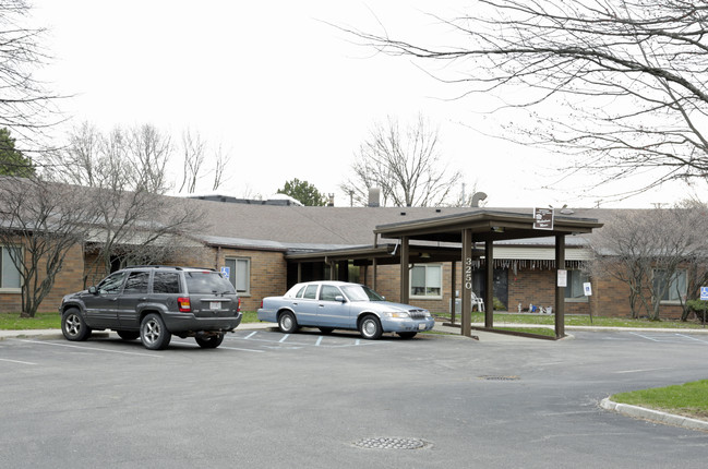 Michaelmas Manor in Toledo, OH - Building Photo - Building Photo