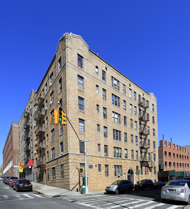 2375 Marion Ave in Bronx, NY - Building Photo