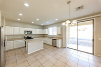 17036 W Marshall Ln in Surprise, AZ - Foto de edificio - Building Photo