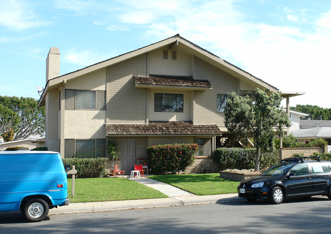 2000-2006 Coral Pl in Newport Beach, CA - Building Photo - Building Photo