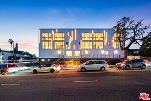 307 N Wilton Pl in Los Angeles, CA - Building Photo