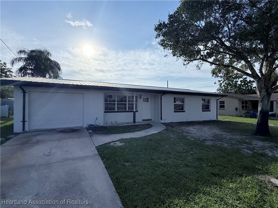 1629 Lagrange Ave in Sebring, FL - Building Photo