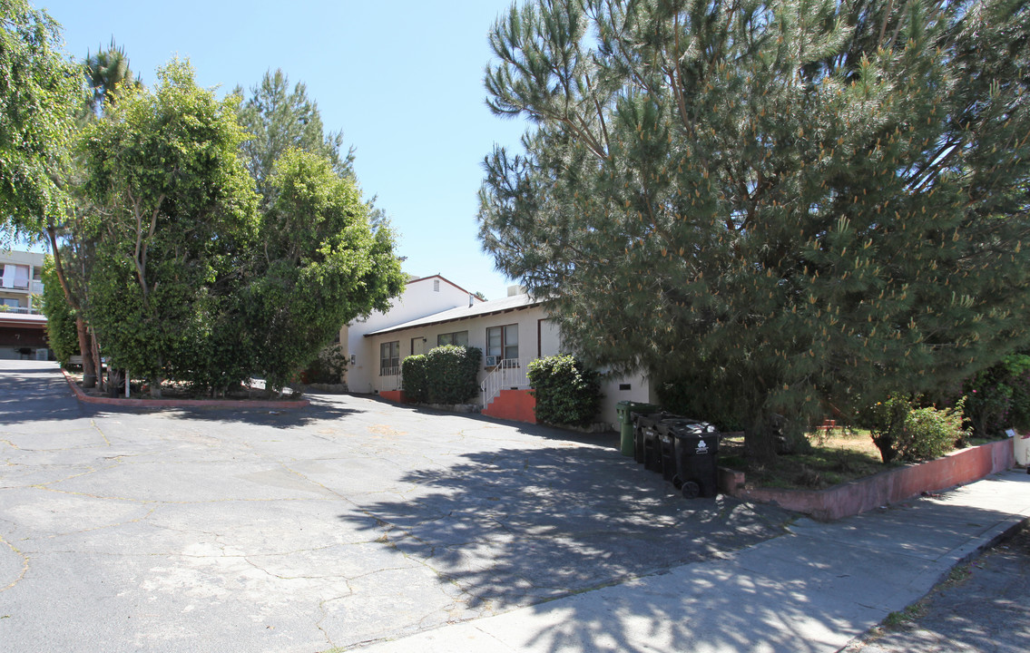 10140 Hillhaven Ave in Tujunga, CA - Building Photo