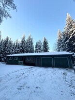 2351 Lori Ln in North Pole, AK - Building Photo