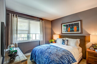 Franklin 299 in Redwood City, CA - Foto de edificio - Building Photo