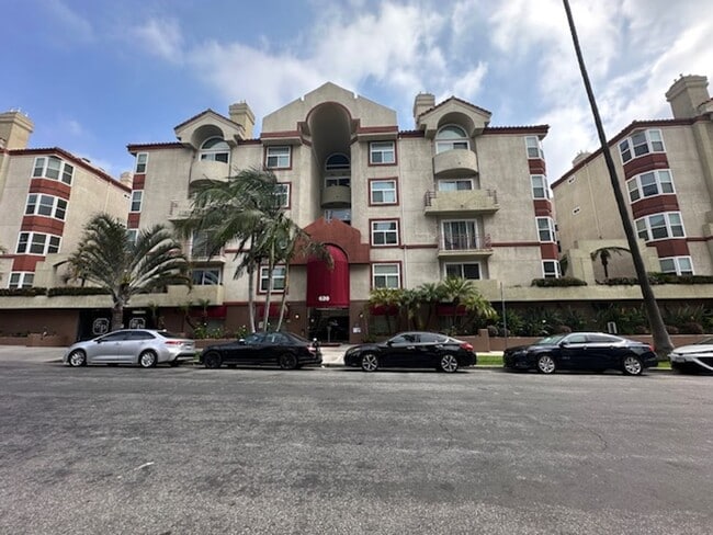 620 S Gramercy Pl in Los Angeles, CA - Foto de edificio - Building Photo