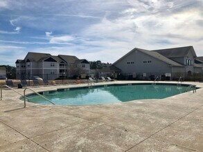 102 University Village Dr in Central, SC - Foto de edificio - Building Photo