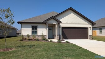 285 Shangrila Wy in Meridianville, AL - Building Photo