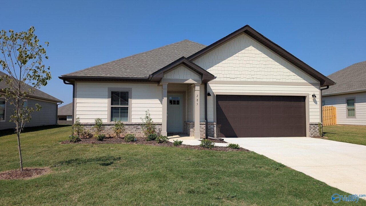 285 Shangrila Wy in Meridianville, AL - Building Photo