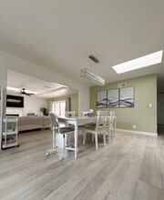 10322 Barbara Anne St in Cypress, CA - Foto de edificio - Building Photo