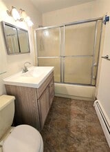 7905 151st Ave in Queens, NY - Foto de edificio - Building Photo