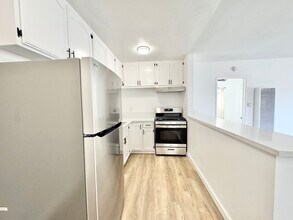 716 W 81st St in Los Angeles, CA - Building Photo - Building Photo