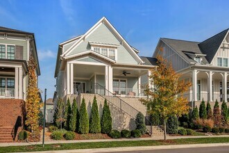 5045 Kathryn Ave in Franklin, TN - Foto de edificio - Building Photo