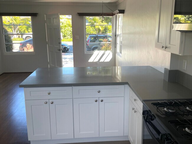 4660 Dawes St in San Diego, CA - Building Photo - Building Photo