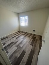 1351 Dustin Dr, Unit 3 in Yuba City, CA - Foto de edificio - Building Photo