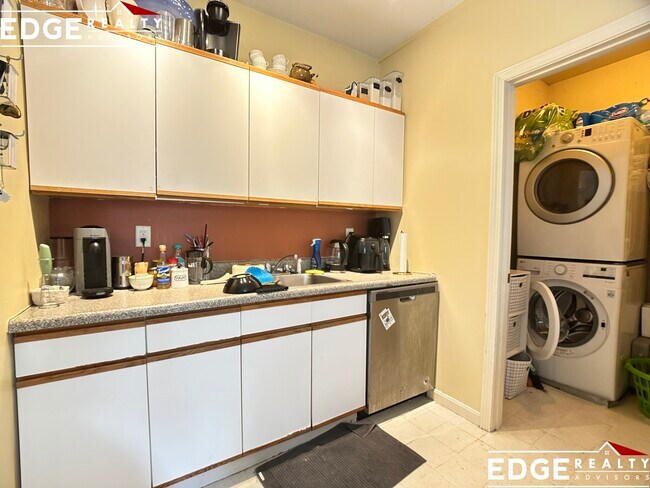 27 Justin Rd, Unit 1 in Boston, MA - Building Photo - Building Photo