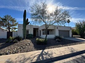 5825 E Nisbet Rd in Scottsdale, AZ - Building Photo
