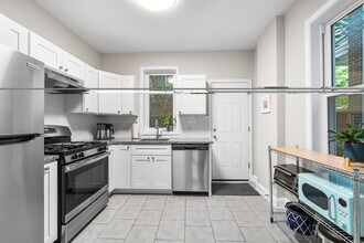 1542 N Hollywood St in Philadelphia, PA - Building Photo - Building Photo