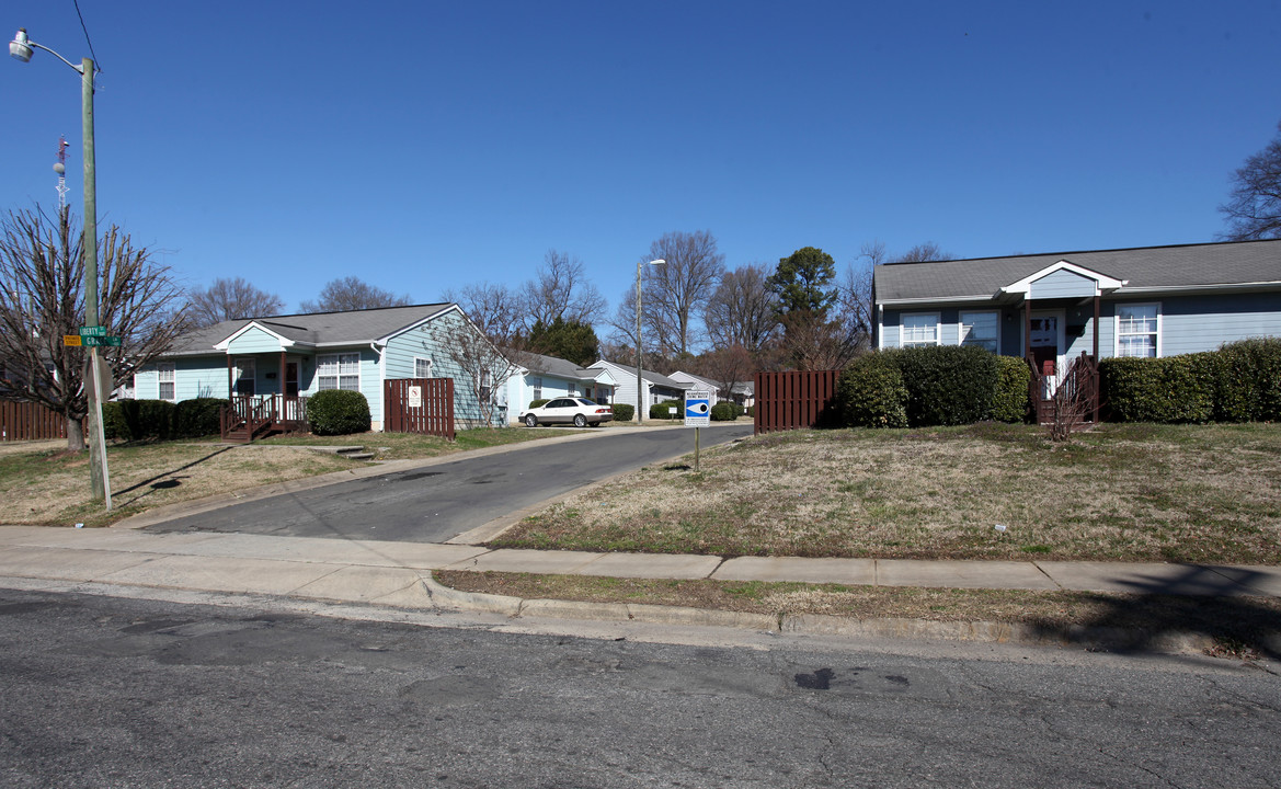 1-10 Grace Dr in Durham, NC - Foto de edificio