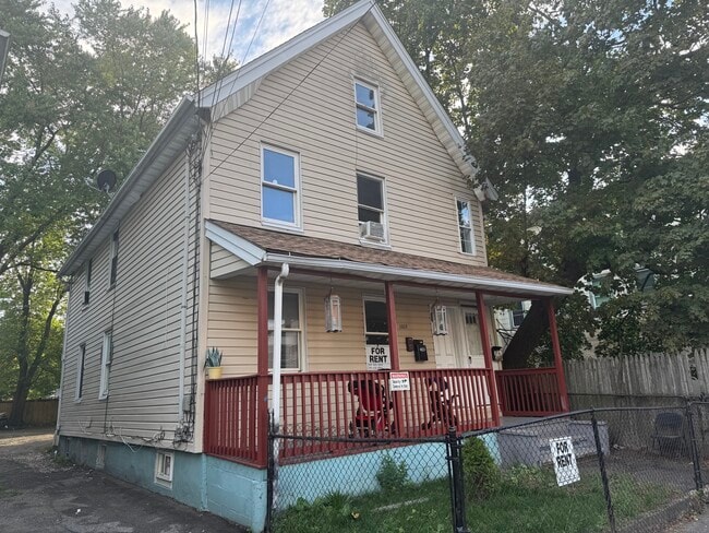 1059 Hancock Ave in Bridgeport, CT - Building Photo - Building Photo