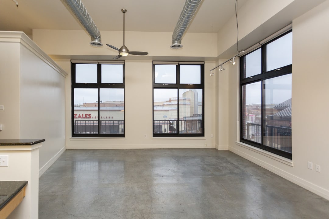 Zona Rosa in Kansas City, MO - Foto de edificio