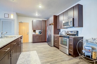 Atmosphere in Fayetteville, AR - Foto de edificio - Building Photo