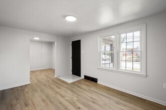 327 James St in North Versailles, PA - Building Photo - Building Photo